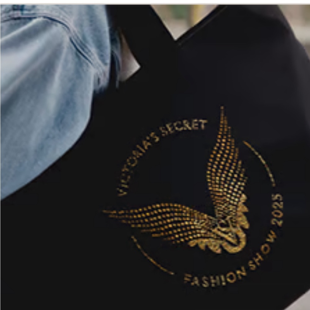 🪽 VICTORIA’S SECRET FASHION SHOW TOTE 🪽 NWT 🪽 - Picture 7 of 16